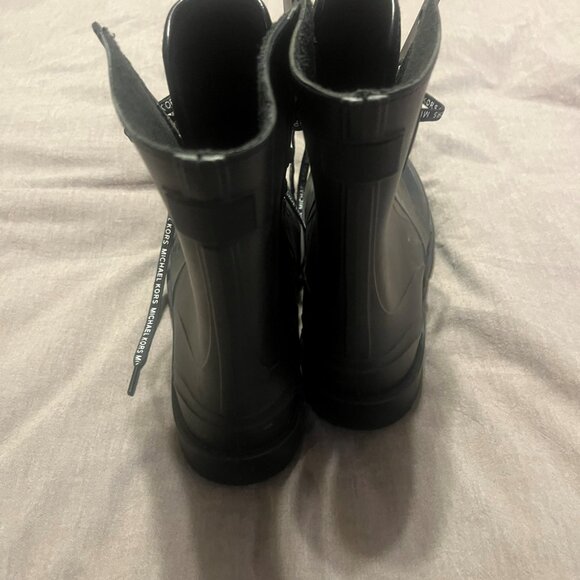 Michael Kors boots - Picture 2 of 4